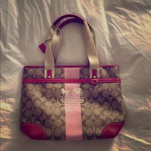 Signature coach tote